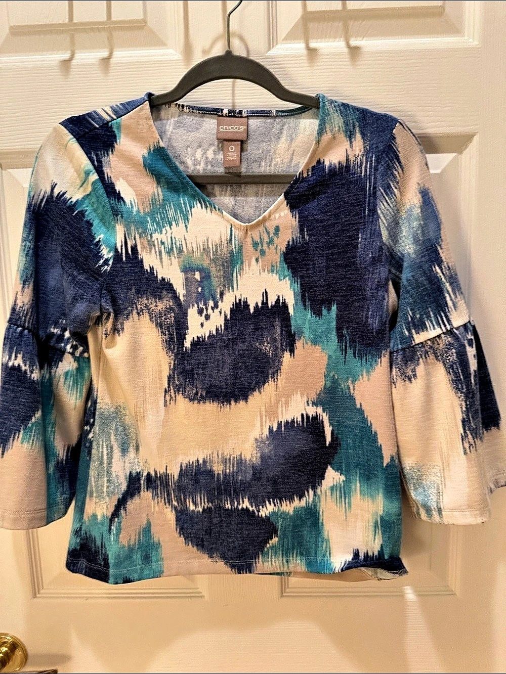 Chico's Abstract Print Blouse in Blue & Green Like New. Chicos Size 0 = 4/6/smal